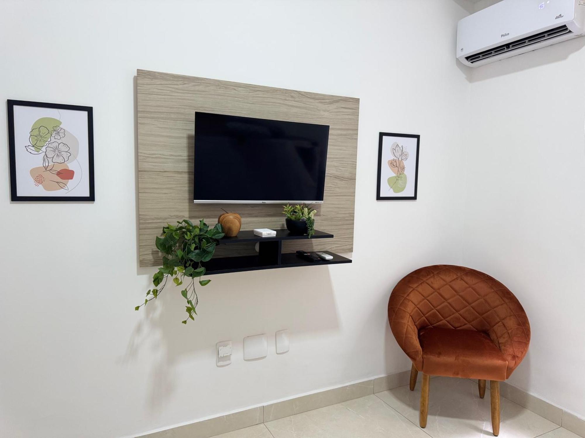 Apartment Just 2 Blocks From Copacabana Cozy & Convenient Retreat! *