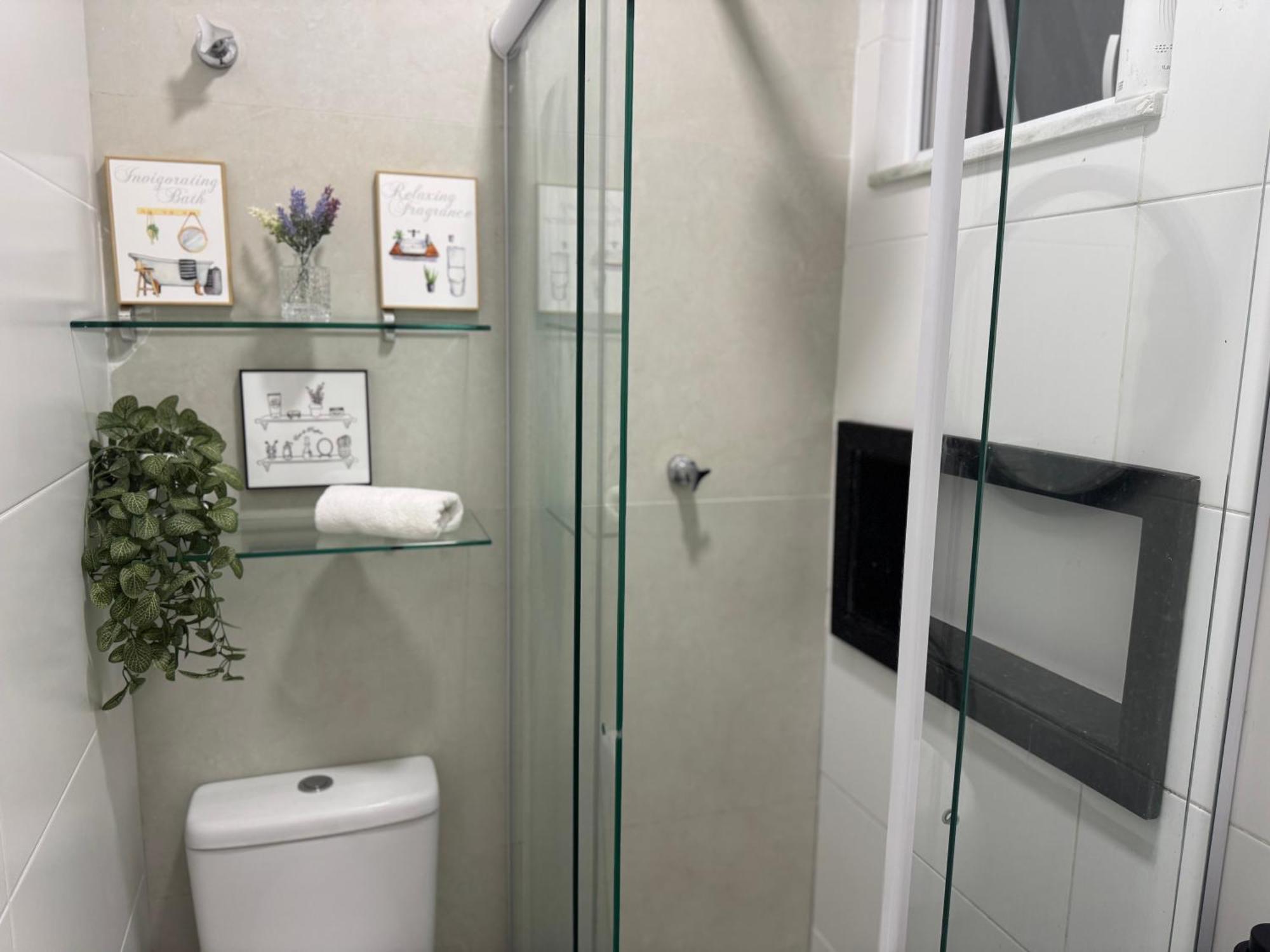 Just 2 Blocks From Copacabana Cozy & Convenient Retreat! *