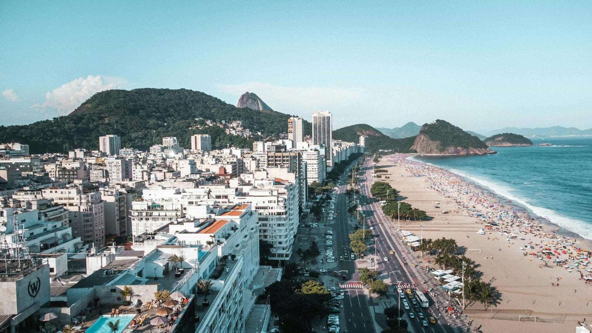 Just 2 Blocks From Copacabana Cozy & Convenient Retreat! Rio de Janeiro
