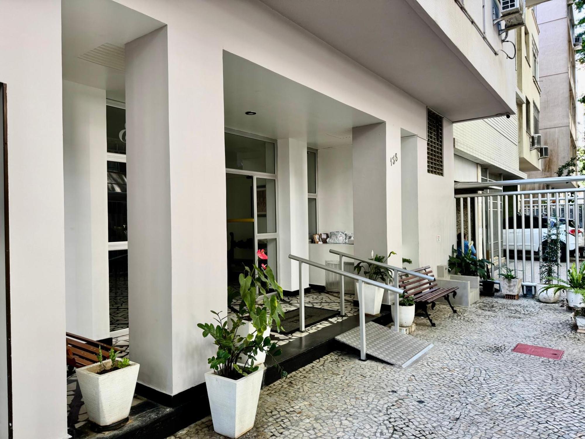 Apartment Just 2 Blocks From Copacabana Cozy & Convenient Retreat!