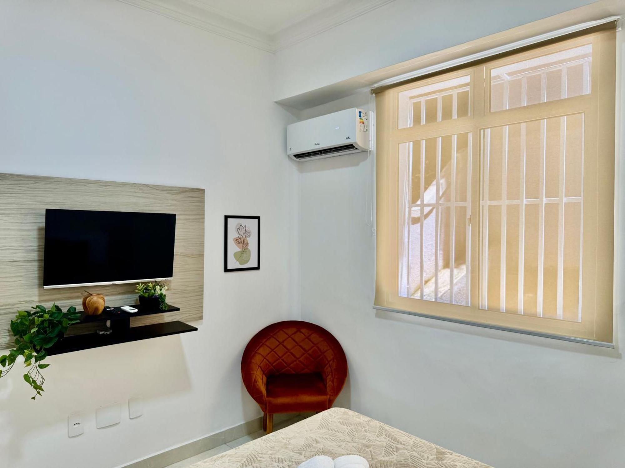 Just 2 Blocks From Copacabana Cozy & Convenient Retreat! *