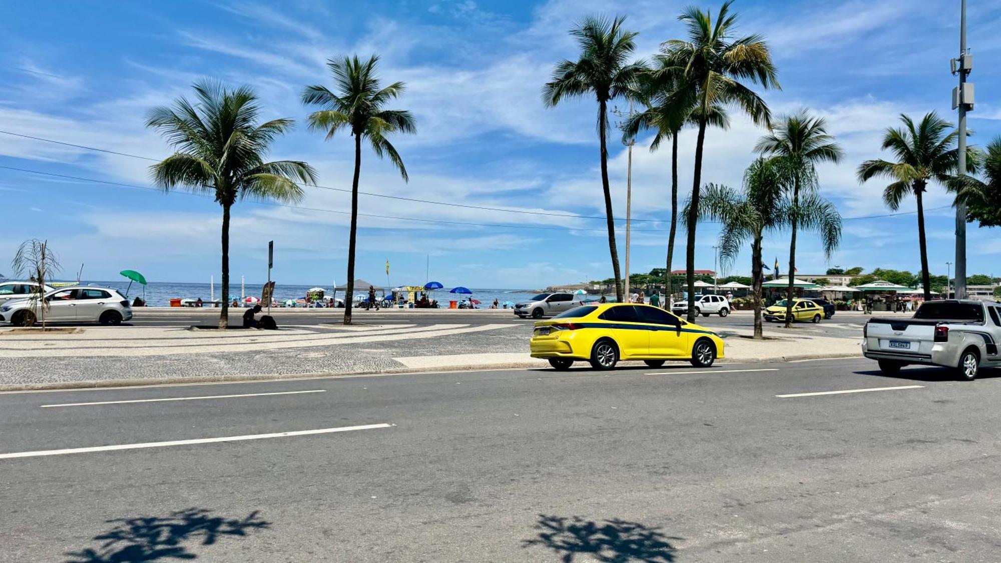Apartment Just 2 Blocks From Copacabana Cozy & Convenient Retreat! *