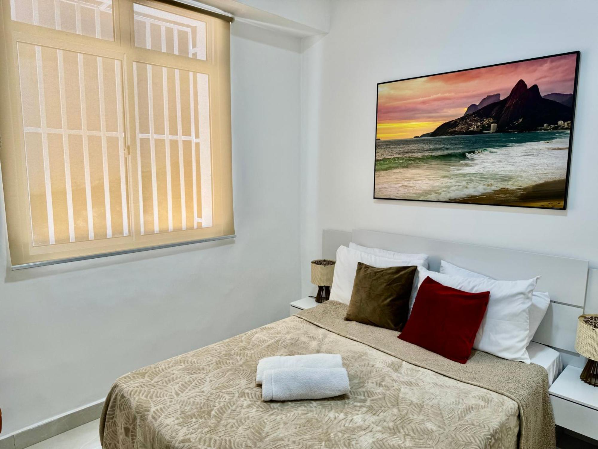 Just 2 Blocks From Copacabana Cozy & Convenient Retreat! * Rio de Janeiro