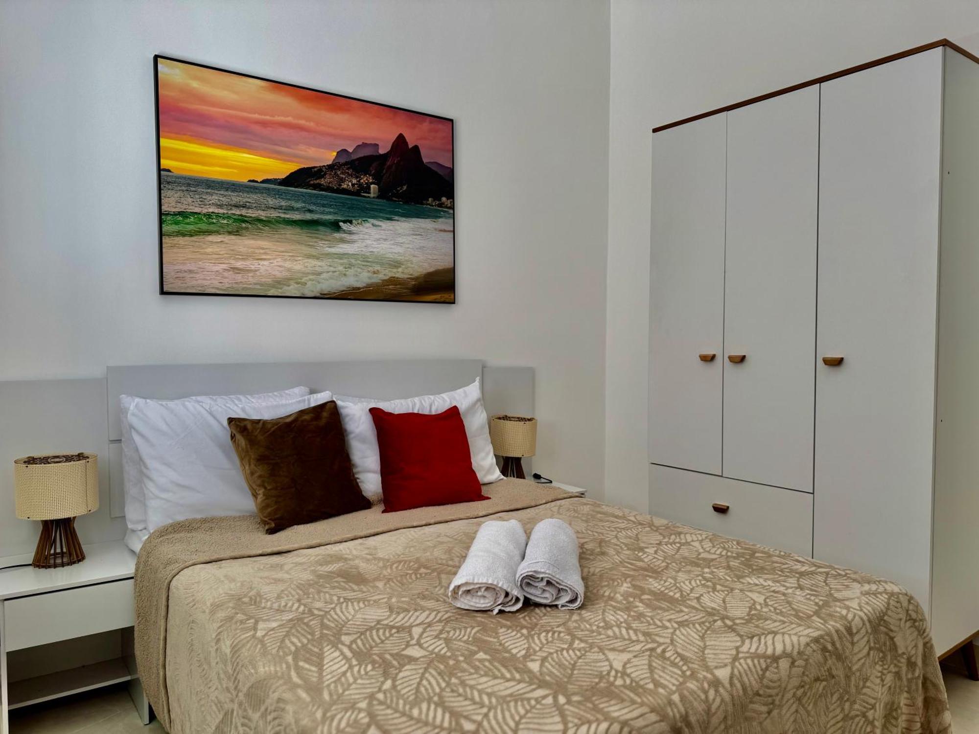 Apartment Just 2 Blocks From Copacabana Cozy & Convenient Retreat! Rio de Janeiro